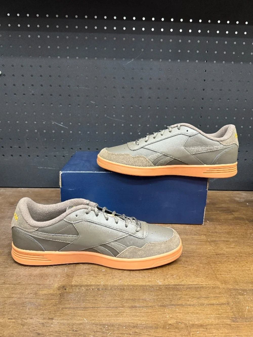 New W/ Box! Men's Reebok Court Advance Brown Khaki Orange Classic Sneakers